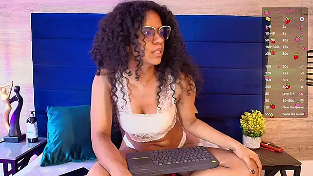 Snapshot of Ellie-Alves chatting on February 2026 04:14:02 PM Ellie-Alves online show from February 2026 04:14:02 PM