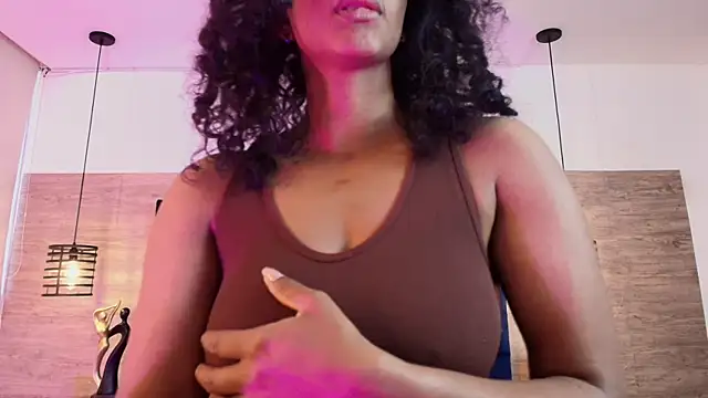 Snapshot of Ellie-Alves chatting on July 2026 01:49:01 PM Ellie-Alves online show from July 2026 01:49:01 PM