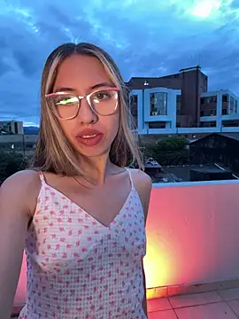 yeye sweet  online show from April 2026 10:41:01 AM