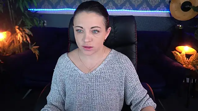 Dafni Monn online show from November 2025 01:47:02 PM