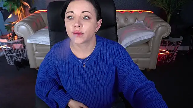 Dafni Monn online show from April 2026 12:50:01 PM