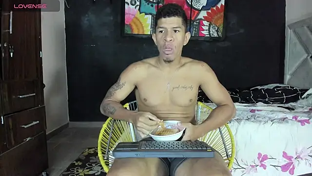 Snapshot of antonio_aguilarx chatting on July 2026 01:06:01 PM antonio aguilarx online show from July 2026 01:06:01 PM