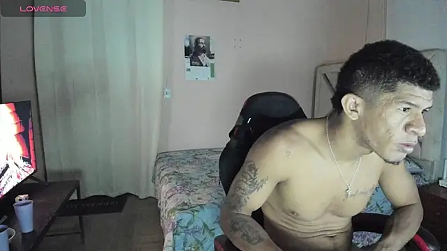 Snapshot of antonio_aguilarx chatting on July 2026 01:33:01 AM antonio aguilarx online show from July 2026 01:33:01 AM