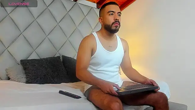 Snapshot of AaronVegaa chatting on January 2026 04:11:02 PM AaronVegaa online show from January 2026 04:11:02 PM