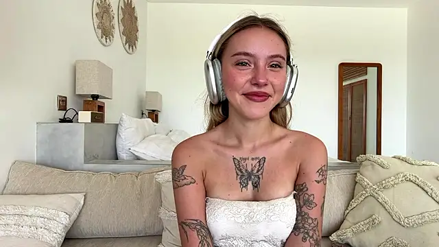 Snapshot of MartinaDeoliveira chatting on February 2026 05:12:02 AM MartinaDeoliveira online show from February 2026 05:12:02 AM