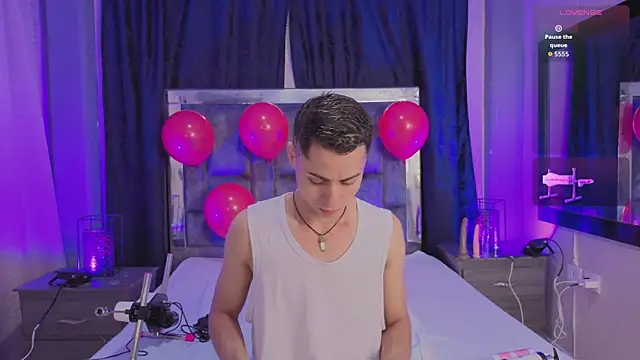 LeoMonnroe online show from March 2026 05:04:01 PM