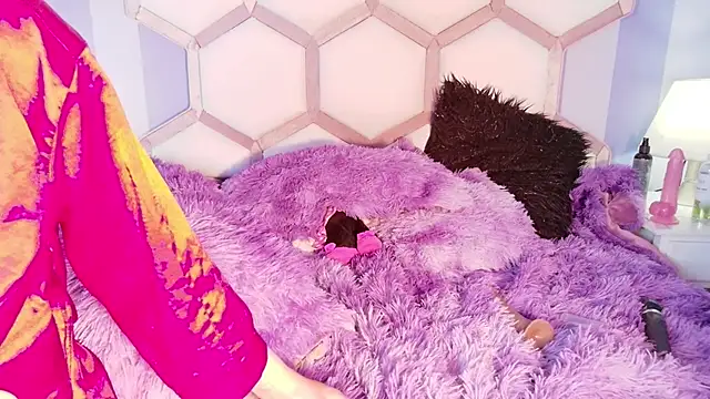 yvi taylor online show from February 2026 12:47:02 AM