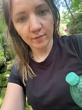 Snapshot of Marina_und_Jayden chatting on July 2026 01:26:01 PM Marina und Jayden online show from July 2026 01:26:01 PM