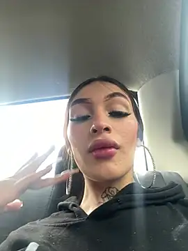 lizz lunna online show from April 2026 07:47:01 PM