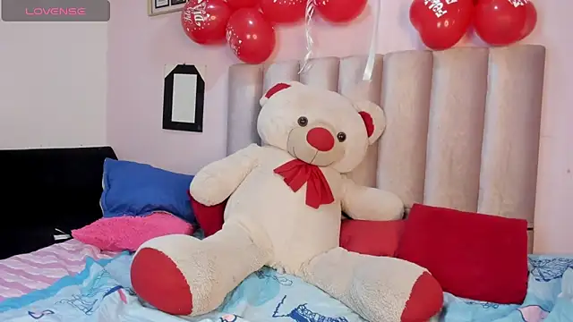 Snapshot of Roger_And_Ramona chatting on February 2026 12:29:02 AM Roger And Ramona online show from February 2026 12:29:02 AM