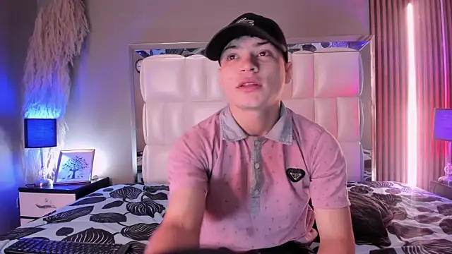 Snapshot of Roger_And_Ramona chatting on March 2026 12:18:01 PM Roger And Ramona online show from March 2026 12:18:01 PM