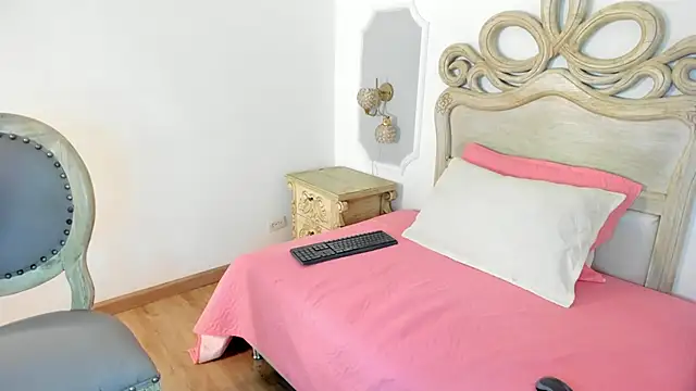 paulina lux online show from April 2026 07:58:01 PM