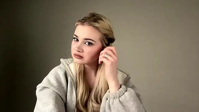 KariJarecke online show from February 2026 01:07:01 PM