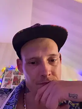 Donaldduck0069 online show from April 2026 07:16:02 PM