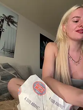 Snapshot of blondebunny999_999 chatting on May 2026 10:04:01 PM blondebunny999 999 online show from May 2026 10:04:01 PM