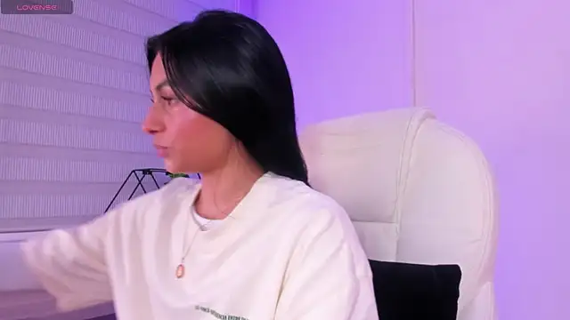 lilith petit  online show from April 2026 01:47:01 PM