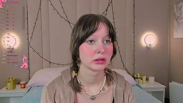 Snapshot of AdeleSilvy chatting on June 2026 01:30:02 AM AdeleSilvy online show from June 2026 01:30:02 AM