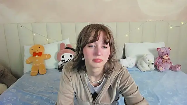 Snapshot of AdeleSilvy chatting on June 2026 01:40:02 AM AdeleSilvy online show from June 2026 01:40:02 AM
