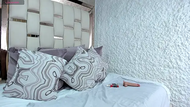 Snapshot of charolnox chatting on March 2026 01:35:02 PM charolnox online show from March 2026 01:35:02 PM