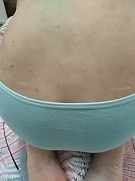 PrettyBottom1 online show from January 2026 01:16:01 PM