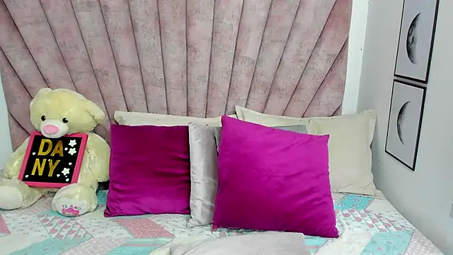 Snapshot of danibellucii_ chatting on March 2026 03:52:02 AM danibellucii online show from March 2026 03:52:02 AM