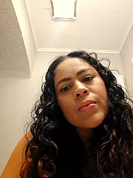 Snapshot of _Zhamira chatting on March 2026 04:42:01 PM Zhamira online show from March 2026 04:42:01 PM