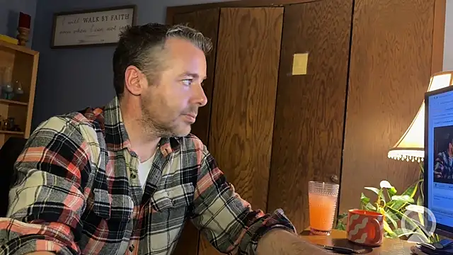 chrisw8140 online show from April 2026 02:06:01 AM