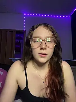 YoungLisaa18 online show from February 2026 07:52:01 PM