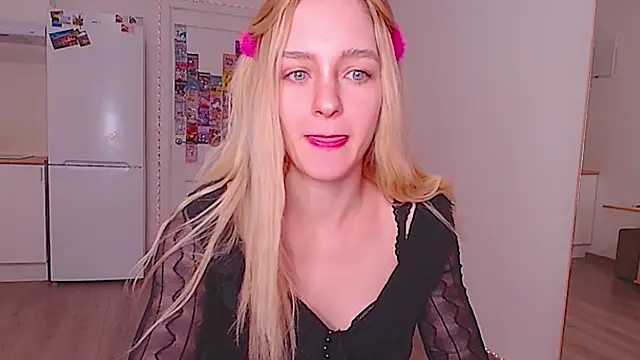 sailormoon666  online show from February 2026 03:32:02 AM