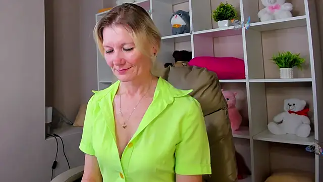 Julie Lucas online show from March 2026 01:01:01 AM