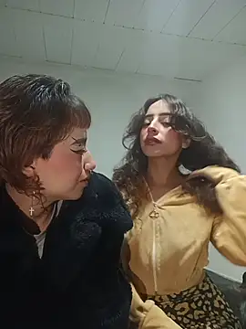 AlexxaAndRileyy online show from April 2026 10:01:02 PM