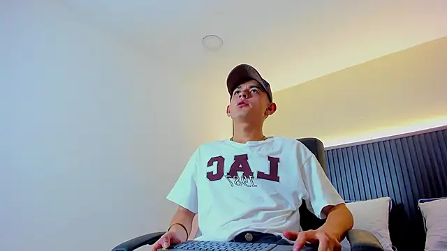 James cute18 online show from January 2026 02:38:01 AM