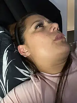 Snapshot of Pretty__Milf chatting on March 2026 09:28:01 PM Pretty Milf online show from March 2026 09:28:01 PM