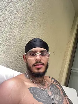 Snapshot of liyamjunior chatting on February 2026 03:59:01 PM liyamjunior online show from February 2026 03:59:01 PM