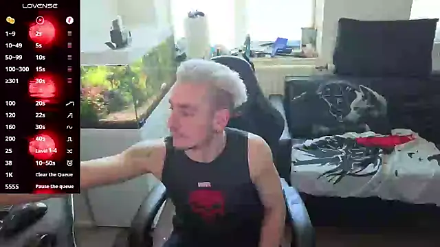 Rayzel White online show from April 2026 01:37:02 PM