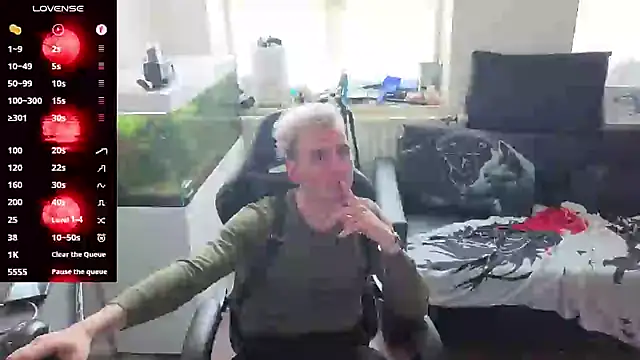 Rayzel White online show from May 2026 11:48:02 AM