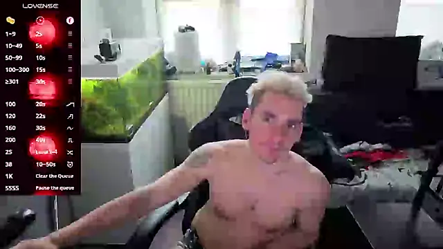 Rayzel White online show from May 2026 05:51:01 PM