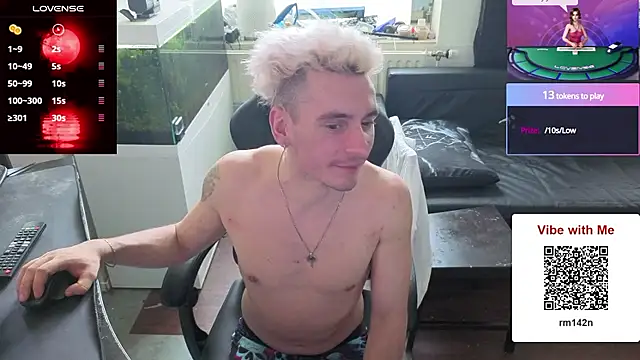 Rayzel White online show from May 2026 01:39:02 PM