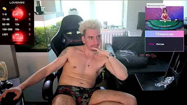 Rayzel White online show from June 2026 06:01:02 PM