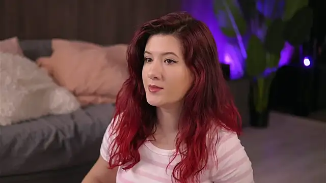 Snapshot of EvaMo0n chatting on January 2026 06:28:01 AM EvaMo0n online show from January 2026 06:28:01 AM