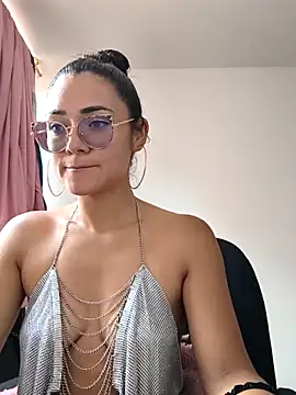 Snapshot of Freyarosse chatting on February 2026 06:34:02 PM Freyarosse online show from February 2026 06:34:02 PM