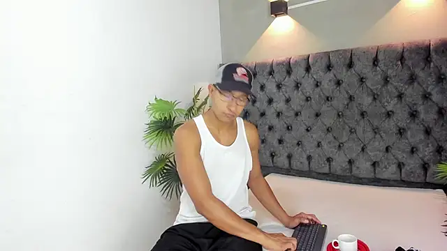 LARRY VITO online show from January 2026 02:21:01 PM