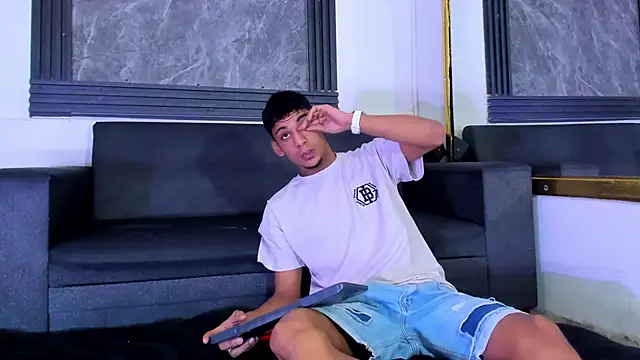 ALEX KEITH26 online show from February 2026 12:36:01 PM