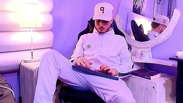 Snapshot of Salvattore_Muller chatting on February 2026 07:50:02 PM Salvattore Muller online show from February 2026 07:50:02 PM