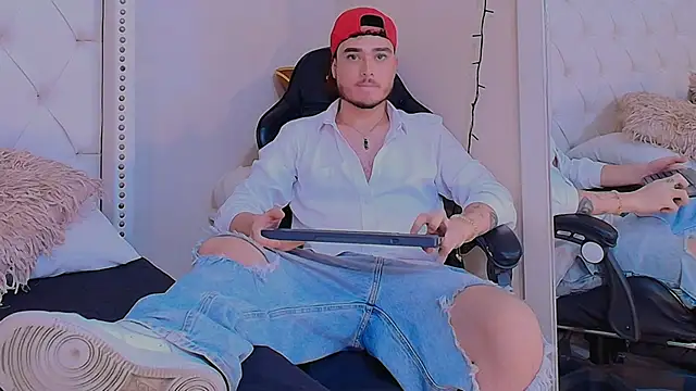 Snapshot of Salvattore_Muller chatting on February 2026 08:35:01 PM Salvattore Muller online show from February 2026 08:35:01 PM