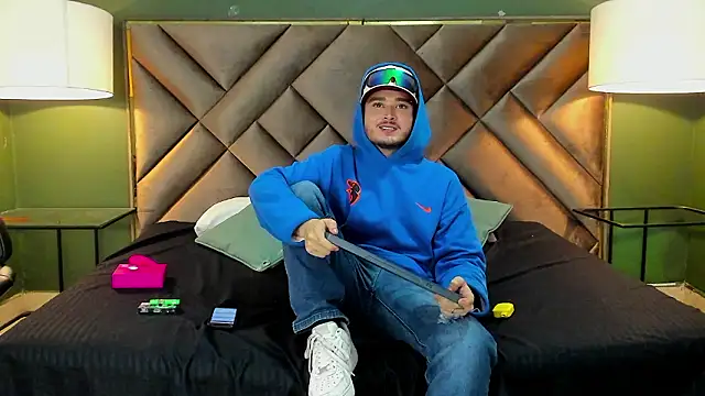 Snapshot of Salvattore_Muller chatting on February 2026 11:01:02 PM Salvattore Muller online show from February 2026 11:01:02 PM