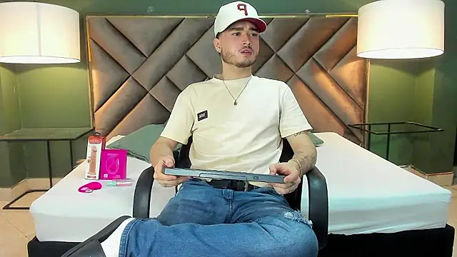 Snapshot of Salvattore_Muller chatting on February 2026 08:44:02 AM Salvattore Muller online show from February 2026 08:44:02 AM