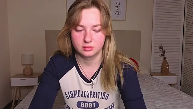 Snapshot of VladaHotxx chatting on January 2026 11:10:01 PM VladaHotxx online show from January 2026 11:10:01 PM