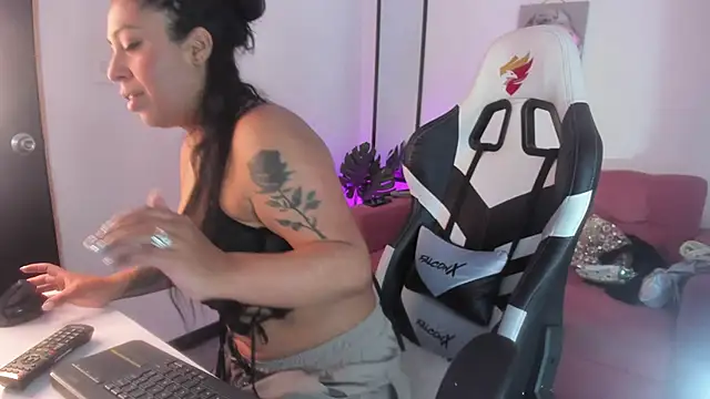 Snapshot of Xiomara_as chatting on February 2026 12:50:02 PM Xiomara as online show from February 2026 12:50:02 PM