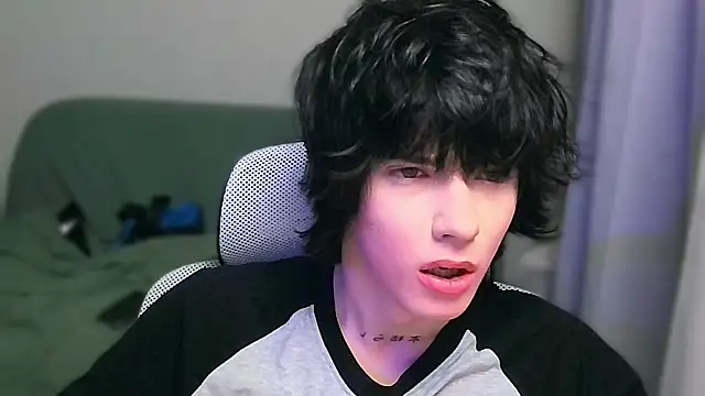 Snapshot of LeonBoykisser chatting on February 2026 12:10:02 PM LeonBoykisser online show from February 2026 12:10:02 PM